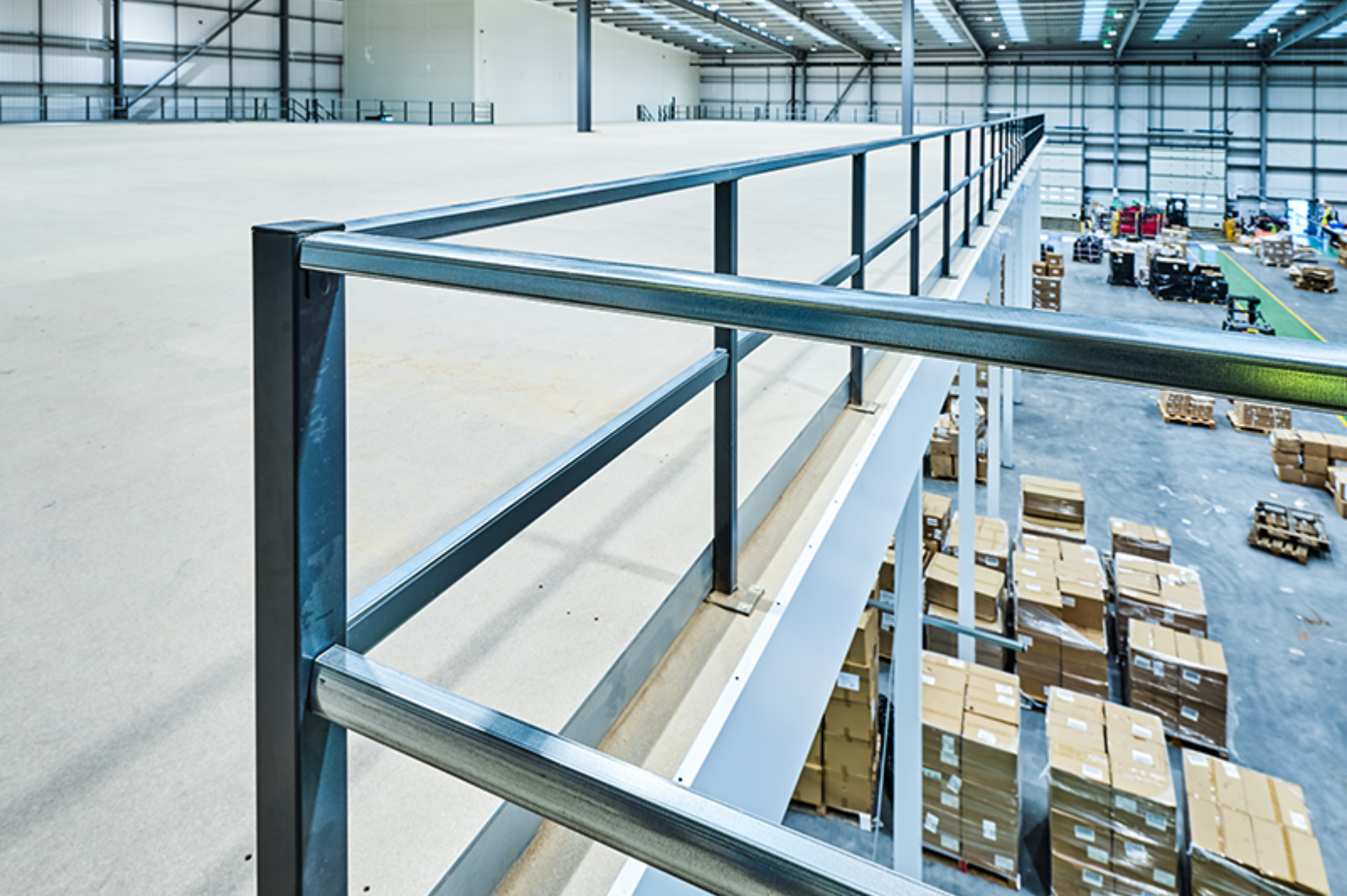 E-commerce mezzanine floor with picking stations