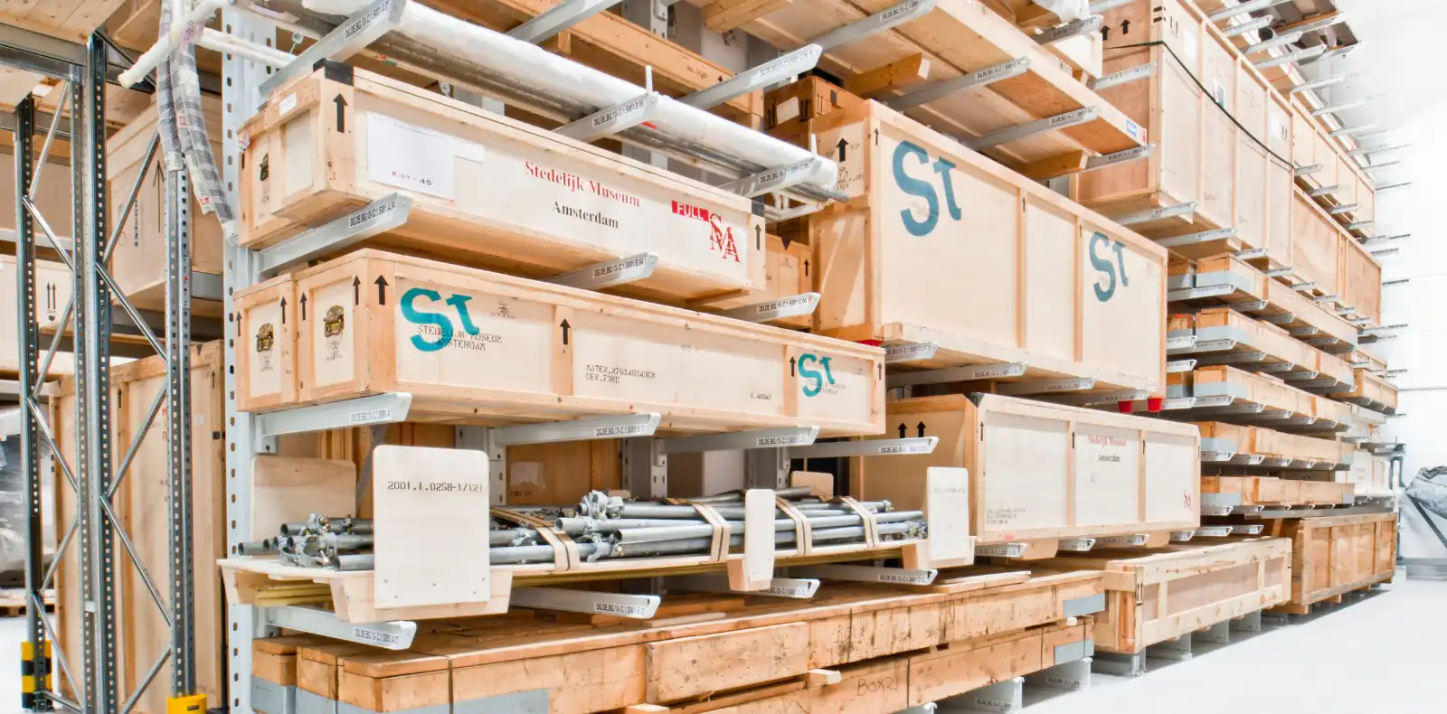 Heavy duty cantilever racking - pipe storage